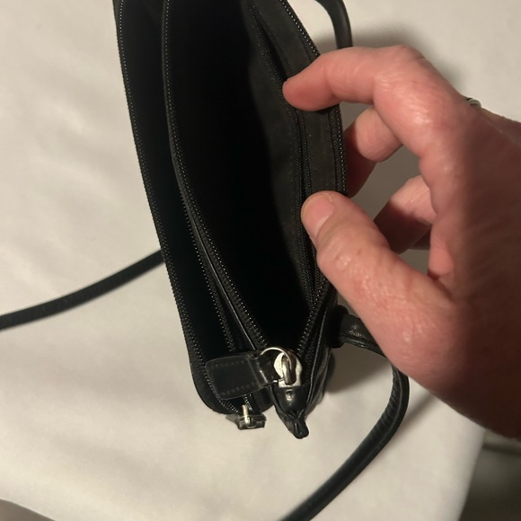 Fossil women’s cross body leather purse in excellent condition - Picture 3 of 3